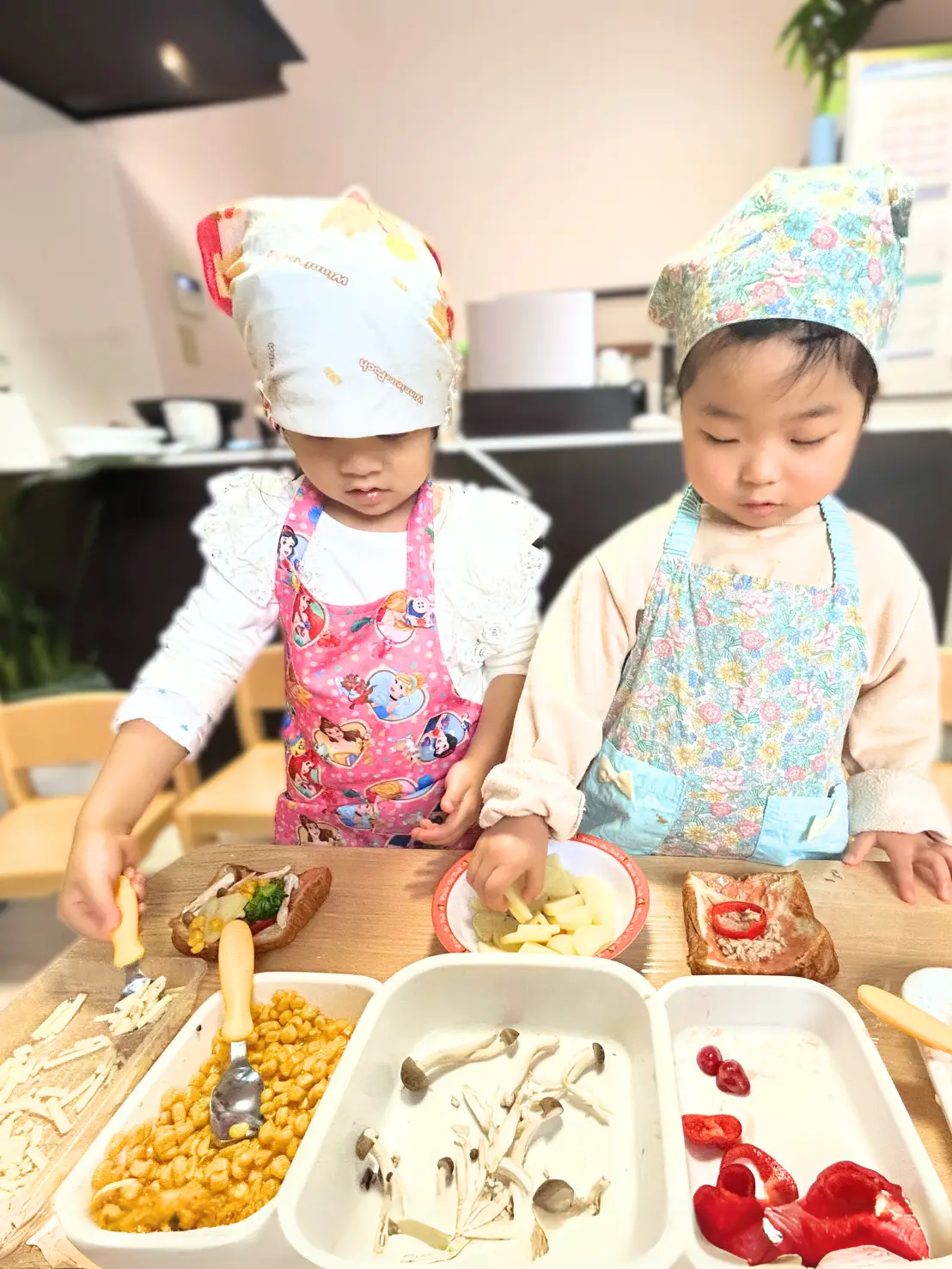 サンドイッチを作る様子